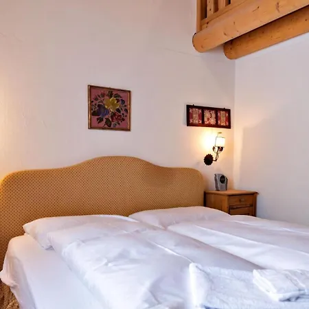 Chesa Champagna Apartment *